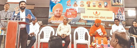 ಹುಲಸೂರು ತಾಲೂಕಿನ ಬೇಲೂರಿನ ಶ್ರೀ ಸಿದ್ಧರಾಮೇಶ್ವರ ಜಾತ್ರೆ ನಿಮಿತ್ತ ಬುಧವಾರ ಆಯೋಜಿಸಿದ್ದ ಧಾರ್ಮಿಕ ಕಾರ್ಯಕ್ರಮದಲ್ಲಿ  ನೀರಾವರಿ ಇಲಾಖೆ ನಿವೃತ್ತ ಎಂಡಿ ಮಲ್ಲಿಕಾರ್ಜುನ ಗುಂಗೆ ಮಾತನಾಡಿದರು. ಶ್ರೀ ಪ್ರಭುಕುಮಾರ ಸ್ವಾಮೀಜಿ, ಡಾ.ವಿಜಯಕುಮಾರ ಅಂತಪ್ಪ, ಡಾ.ಯುವರಾಜ ಬಿರಾದಾರ, ಡಾ.ಪ್ರತಾಪ ಬಿರಾದಾರ, ಪ್ರಕಾಶ ಮೆಂಡೋಳೆ ಇತರರಿದ್ದರು.