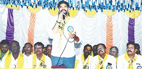 ಸಣಾಪುರ ಗ್ರಾಮದಲ್ಲಿ ಕನಕದಾಸರ ಪ್ರತಿಮೆ ಅನಾವರಣ ಕಾರ್ಯಕ್ರಮದಲ್ಲಿ ಶಾಸಕ ಜೆ.ಎನ್.ಗಣೇಶ್ ಮಾತನಾಡಿದರು.