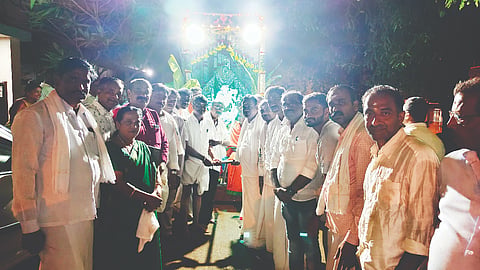 ಪಟ್ಟಣದ ಬಸವೇಶ್ವರ ನಗರದಲ್ಲಿ ಶ್ರೀಜಗದ್ಗುರು ರೇಣುಕಾಚಾರ್ಯರ ಉತ್ಸವಮೂರ್ತಿ ಮೆರವಣಿಗೆ ಮಾಡಲಾಯಿತು.