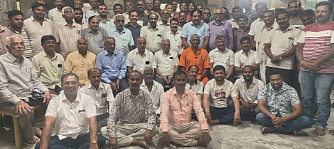 ನೆಲಮಂಗಲದ ಪವಾಡಶ್ರೀ ಬಸವಣ್ಣದೇವರಮಠದಲ್ಲಿ ಬಸವಜಯಂತಿ ಆಚರಣೆ ಹಿನ್ನೆಲೆಯಲ್ಲಿ ಆಯೋಜಿಸಿದ್ಧ ಪೂರ್ವಭಾವಿ ಸಭೆಯಲ್ಲಿ ಮಠದ ಶ್ರೀ ಸಿದ್ಧಲಿಂಗಸ್ವಾಮೀಜಿ, ವೀರಶೈವಲಿಂಗಾಯತ ಸಂಘಟನೆಗಳ ಜತೆಗೆ ಇತರೆ ಸಂಘಟನೆಗಳ ಪದಾಧಿಕಾರಿ ಇದ್ದರು. 