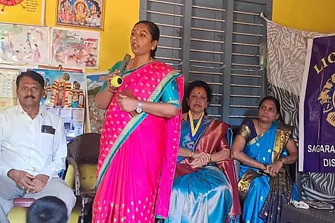 ಸಾಗರದಲ್ಲಿ ಆಯೋಜಿಸಿದ್ದ ಮಹಿಳಾ ದಿನಾಚರಣೆ ಸಾಂಸ್ಕೃತಿಕ ಸ್ಪರ್ಧೆಯನ್ನು ಶಾರದಾ ಬಂಗೇರ ಉದ್ಘಾಟಿಸಿದರು. ಸರಸ್ವತಿ ನಾಗರಾಜ್, ಸುಲೋಚನಾ ಇತರರಿದ್ದರು.