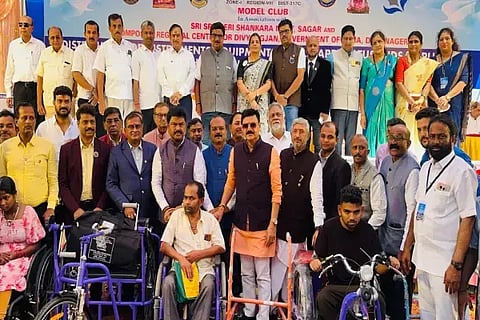 ಸಾಗರದಲ್ಲಿ ಕೇಂದ್ರ ಸರ್ಕಾರಿಂದ ಅಂಗವಿಕಲರಿಗೆ ಸಾಧನ, ಸಲಕರಣೆಗಳನ್ನು ವಿತರಿಸಲಾಯಿತು. ಬಿ.ವೈ.ರಾಘವೇಂದ್ರ, ಗೋಪಾಲಕೃಷ್ಣ ಬೇಳೂರು, ಬಿ.ಆರ್.ಜಯಂತ್, ಜಬನ್ಜೀತ್, ಮಾರುತೀ ಕೃಷ್ಣೇಗೌಡ, ಸ್ವಪ್ನಾ ಸುರೇಶ್, ಎಚ್.ಎಸ್.ಮಂಜಪ್ಪ ಇತರರಿದ್ದರು.