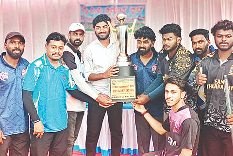  ಪ್ರಥಮ ಸ್ಥಾನ ಪಡೆದ ತಂಡ ಗರಗಂದೂರಿನ ದಳಪತಿ ಕ್ರಿಕೆಟರ್ಸ್‌ ತಂಡ.