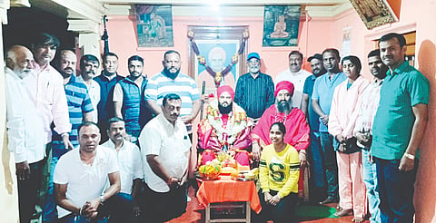 ಸೋಮವಾರಪೇಟೆ ವಿರಕ್ತ ಮಠದಲ್ಲಿ ಅಖಂಡ ಭಾರತ ಸನಾತನ ಸಂತ ಸಮಿತಿ ರಾಷ್ಟ್ರೀಯ ಸಂಘಟನಾ ಕಾರ್ಯದರ್ಶಿ ಶ್ರೀ ನಿಶ್ಚಲ ನಿರಂಜನ ದೇಶೀಕೇಂದ್ರ ಸ್ವಾಮೀಜಿ ಜನ್ಮ ವರ್ಧಂತಿ ಕಾರ್ಯಕ್ರಮ ಆಯೋಜಿಸಲಾಗಿತ್ತು. ರಾಜೇಶ್‌ನಾಥ್‌ಜೀ, ಶಿವಕುಮಾರ್, ಮೃತ್ಯುಂಜಯ ಇದ್ದರು.