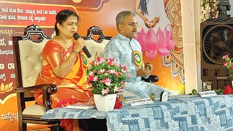 ಅಜ್ಜಂಪುರದಲ್ಲಿ ದಿವ್ಯ ಗಾನಾಮೃತ ಕಾರ್ಯಕ್ರಮದಲ್ಲಿ ಸಿಸ್ಟರ್ ನಿವೇದಿತಾ  ರಾಜ್ ಗಾನಸುಧೆ ಹರಿಸುವ ಮೂಲಕ ಸಾವಿರಾರು ಜನರನ್ನು ಮಂತ್ರಮುಗ್ಧಗೊಳಿಸಿದರು. 