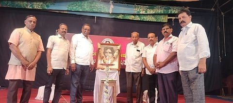 ಬಳ್ಳಾರಿಯ ರಾಘವ ಕಲಾಮಂದಿರದಲ್ಲಿ ನಾಟ್ಯ ಕಲಾ ಪ್ರಪೂರ್ಣ ಬಳ್ಳಾರಿ ರಾಘವ ಅವರ ಪುಣ್ಯಸ್ಮರಣೆ ಕಾರ್ಯಕ್ರಮ ನಡೆಯಿತು. ರಾಘವ ಮೆಮೋರಿಯಲ್ ಅಸೋಸಿಯೇಷನ್ ಗೌರವಾಧ್ಯಕ್ಷ ಕೆ.ಚನ್ನಪ್ಪ, ಅಧ್ಯಕ್ಷ ಕೆ.ಕೋಟೇಶ್ವರ ರಾವ್, ಉಪಾಧ್ಯಕ್ಷ ಎಚ್. ವಿಷ್ಣುವರ್ಧನರೆಡ್ಡಿ, ಪದಾಧಿಕಾರಿಗಳಾದ ರಮಣಪ್ಪ ಭಜಂತ್ರಿ, ಜಿ.ಆರ್.ವೆಂಕಟೇಶಲು ಇತರರರಿದ್ದರು. ===