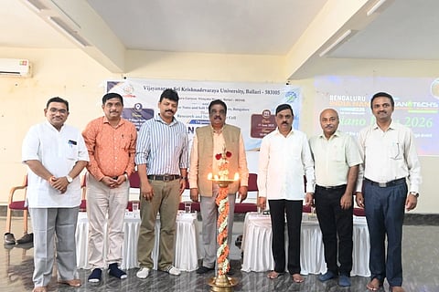 ಬಳ್ಳಾರಿಯ ವಿಎಸ್‌ಕೆ ವಿವಿ ಸಭಾಂಗಣದಲ್ಲಿ ನ್ಯಾನೋ ಜಾಥಾ ಕಾರ್ಯಕ್ರಮ ನಡೆಯಿತು. ವಿಎಸ್‌ಕೆ ವಿವಿ ಕುಲಪತಿ ಪ್ರೊ.ಎಂ.ಮುನಿರಾಜು, ಕುಲಸಚಿವರಾದ ಪ್ರೊ.ವಿ.ಲೋಕೇಶ್, ಪ್ರೊ.ಎನ್.ಎಂ.ಸಾಲಿ, ಪ್ರೊ. ಹನುಮೇಶ್ ವೈದ್ಯ, ಪ್ರೊ.ಖಡ್ಕೆ ಉದಯಕುಮಾರ್, ಪ್ರೊ.ಕೆ.ಎಸ್.ಲೋಕೇಶ್ ಇತರರಿದ್ದರು.