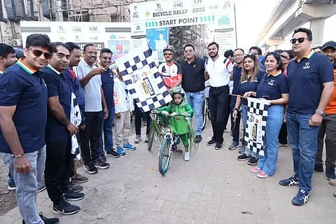 ಹುಬ್ಬಳ್ಳಿ ಯಂಗ್ ಇಂಡಿಯನ್ಸ್‌ನಿಂದ ಹೊಸೂರು ಕ್ರಾಸ್‌ನಲ್ಲಿರುವ ಎಂ.ಎಂ. ಜೋಶಿ ಆಸ್ಪತ್ರೆ ಬಳಿ ಭಾನುವಾರ ಆಯೋಜಿಸಿದ್ದ ರಸ್ತೆ ಸುರಕ್ಷತಾ ಜಾಗೃತಿ ಮೂಡಿಸುವ ಸೈಕಲ್ ರ‌್ಯಾಲಿಗೆ ಉತ್ತರ ಸಂಚಾರ ಎಸಿಪಿ ವೀರೇಶ ಚಾಲನೆ ನೀಡಿದರು. ಡಾ. ಸಮೀರ, ಮಂಗಳವೇಡೆ, ಡಾ. ದೀಪ್ತಿ ಜೋಶಿ, ಉಜ್ವಲ್ ಸಿಂಘಿ, ಸೌರಭ ಧರಣಪ್ಪನವರ, ಲೇಖಾ ಖೋನಾ, ಶ್ರೀನಿಕೇತ ಸಿಂಗ್ಹಾನಿಯಾ, ಇತರರಿದ್ದರು.
