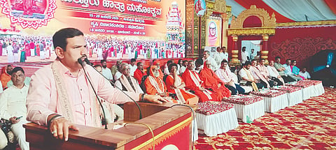 ಸುತ್ತೂರು ಜಾತ್ರಾ ಮಹೋತ್ಸವದಲ್ಲಿ ಶ್ರೀ ಶಿವರಾತ್ರಿ ಕೇಂದ್ರ ಸ್ವಾಮೀಜಿ ಸಾನ್ನಿಧ್ಯದಲ್ಲಿ ಆಯೋಜಿಸಿದ್ದ ಕೃಷಿ ವಿಚಾರ ಸಂಕಿರಣ ಕಾರ್ಯಕ್ರಮದಲ್ಲಿ ಬಿ.ವೈ.ವಿಜಯೇಂದ್ರ ಮಾತನಾಡಿದರು.