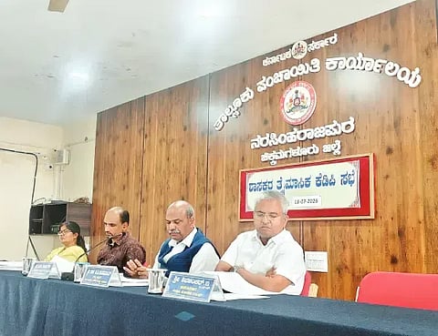 ಎನ್.ಆರ್.ಪುರ ತಾಪಂನಲ್ಲಿ ಕೆಡಿಪಿ ಸಭೆ ನಡೆಯಿತು. ಶಾಸಕ ಟಿ.ಡಿ.ರಾಜೇಗೌಡ, ಡಾ. ಕೆ.ಪಿ.ಅಂಶುಮಂತ್, ಎಚ್.ಡಿ.ನವೀನ್‌ಕುಮಾರ್, ಡಾ. ನೂರುಲ್‌ಹುದಾ ಇದ್ದರು.