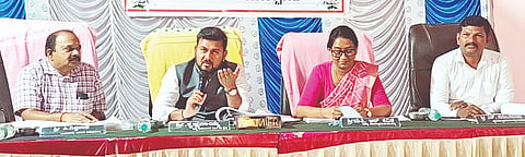 ಹಗರಿಬೊಮ್ಮನಹಳ್ಳಿ ತಾಲೂಕಿನ ಮೋರಗೆರೆಯಲ್ಲಿ ಶಾಸಕ ಕೃಷ್ಣನಾಯ್ಕ ಅಧ್ಯಕ್ಷತೆಯಲ್ಲಿ ಪ್ರಗತಿ ಪರಿಶೀಲನಾ ಸಭೆ ನಡೆಯಿತು. 