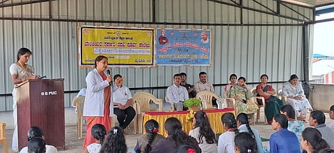 ಪಿರಿಯಾಪಟ್ಟಣದ ಎಸ್‌ಕೆಎಸ್‌ಟಿ ಸರ್ಕಾರಿ ಬಾಲಕಿಯರ ಪದವಿ ಪೂರ್ವ ಕಾಲೇಜಿನ ಆವರಣದಲ್ಲಿ ಆಯೋಜಿಸಲಾಗಿದ್ದ ಯೋಗ ತಾಲೀಮು ಕಾರ್ಯಕ್ರಮದಲ್ಲಿ ಪಟ್ಟಣದ ಸರ್ಕಾರಿ ಆಯುರ್ವೇದ ಆಸ್ಪತ್ರೆಯ ವೈದ್ಯಾಧಿಕಾರಿ ಡಾ.ಮಧುಮಾಲತಿ ಮಾತನಾಡಿದರು. ಕಾಲೇಜಿನ ಪ್ರಾಂಶುಪಾಲ ಎಚ್.ರಾಜಣ್ಣ, ಯೋಗ ತರಬೇತುದಾರರಾದ ಆಶಾ ಮಹದೇವರಾವ್, ಉಪನ್ಯಾಸಕ ಮಹೇಶ್, ಕೆ.ಸಿ.ಬೇಬಿ ಇತರರು ಇದ್ದರು.