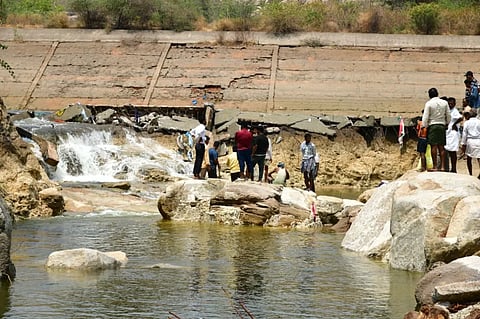 ನೀರಿನ ರಭಸಕ್ಕೆ ಕೊಚ್ಚಿಹೋದ ಎಡದಂಡೆ ಕಾಲುವೆ