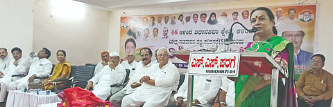 ಆಳಂದನಲ್ಲಿ ಹಮ್ಮಿಕೊಂಡಿದ್ದ ಎಸ್​ಐಆರ್​ ಜಾಗೃತಿ ಕಾರ್ಯಕ್ರಮದಲ್ಲಿ ಕೆಪಿಸಿಸಿ ಎಸ್​ಐಆರ್​ ಜಿಲ್ಲಾ ಉಸ್ತುವಾರಿ ಉಮಾಶ್ರೀ, ಶಾಸಕರಾದ ಬಿ.ಆರ್​.ಪಾಟೀಲ್​, ಜಗದೇವ ಗುತ್ತೇದಾರ್​ ಇತರರಿದ್ದರು.