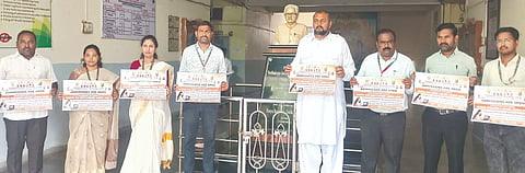 ಸುರಪುರ ನಿಷ್ಟಿ ಕಡ್ಲಪ್ಪನವರ ವಿರಕ್ತಮಠದಲ್ಲಿ ಸೋಮವಾರ ಜರುಗಿದ ಶ್ರಾವಣ ಶಿವಾನುಭವ ಚಿಂತನ ಕರ‍್ಯಕ್ರಮವನ್ನು ಶ್ರೀ ಪ್ರಭುಲಿಂಗ ಸ್ವಾಮೀಜಿ ಉದ್ಘಾಟಿಸಿದರು. ಸಿದ್ದನಗೌಡ ಪಾಟೀಲ್, ಮಂಗಳೂರಿನ ಶ್ರೀ ಶರಣಬಸವ ಸಾಧು ಮಹಾರಾಜರು ಇದ್ದರು.