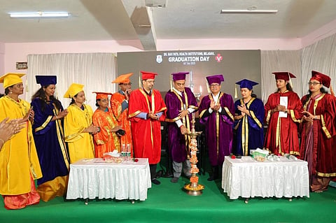 ಡಾ.ರವಿ ಪಾಟೀಲ ಆರೋಗ್ಯ ಸಂಸ್ಥೆಯಲ್ಲಿ ಈಚೆಗೆ ಹಮ್ಮಿಕೊಂಡಿದ್ದ ಸಮಾರಂಭವನ್ನು ಡಾ.ಸಿ.ಎನ್.ಅಶ್ವತ್ಥನಾರಾಯಣ ಉದ್ಘಾಟಿಸಿದರು. ಡಾ.ಎಂ.ಜಿ.ಮುಳೆ, ಡಾ.ರವಿ ಪಾಟೀಲ, ಡಾ.ಸೋಮಶೇಖರ ಪೂಜಾರ, ಸೋನಾಲಿ ಭವಾನೆ, ಡೇವಿಡ್ ಕೋಲಾ ಇತರರಿದ್ದರು.