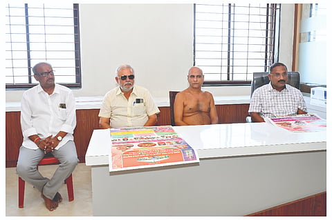 ಬೋರಗಾಂವನಲ್ಲಿ ಹಮ್ಮಿಕೊಂಡಿದ್ದ ಸುದ್ದಿಗೋಷ್ಠಿಯಲ್ಲಿ ಯುವ ಮುಖಂಡ ಉತ್ತಮ ಪಾಟೀಲ ಮಾತನಾಡಿದರು. 108 ಗುಣಧರನಂದಿ ಮುನಿ ಮಹಾರಾಜರು, ಜಯಕುಮಾರ ಖೋತ, ಸುದರ್ಶನ ಖೋತ, ಬಾಬಣ್ಣ ಖೋತ ಇದ್ದರು.