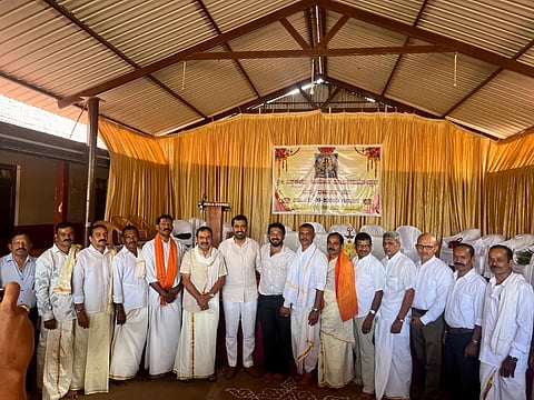 ಸೋಮವಾರಪೇಟೆಯ ವಿಶ್ವಕರ್ಮ ಸಮಾಜದ ವತಿಯಿಂದ ಪಟ್ಟಣದ ಮಹಿಳಾ ಸಮಾಜದಲ್ಲಿ ನಡೆದ ವಿಶ್ವಕರ್ಮ ಜಯಂತಿ ಹಾಗೂ ಧಾರ್ಮಿಕ ಸಭಾಕಾರ್ಯಕ್ರಮದಲ್ಲಿ ಶಾಸಕ ಡಾ.ಮಂತರ್ ಗೌಡ ಪಾಲ್ಗೊಂಡಿದ್ದರು. ಲೀಲಾರಾಂ, ಅಜಯ್ ಇದ್ದರು. 