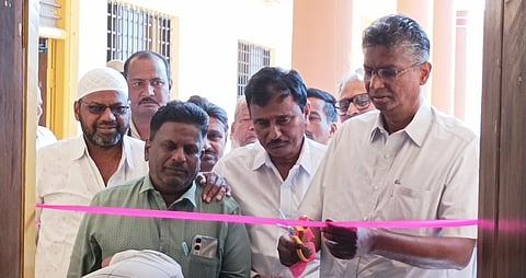 ಯಮಕನಮರಡಿಯ ಎಸ್‌ಆರ್‌ಎಂ ಸರ್ಕಾರಿ ಪದವಿಪೂರ್ವ ಮಹಾವಿದ್ಯಾಲಯದಲ್ಲಿ ಗಣಕಯಂತ್ರ ಪ್ರಯೋಗಾಲಯವನ್ನು ಸಚಿವ ಸತೀಶ ಜಾರಕಿಹೊಳಿ ಉದ್ಘಾಟಿಸಿದರು. ಈರಣ್ಣ ಬಿಸಿರೊಟ್ಟಿ ಇತರರಿದ್ದರು