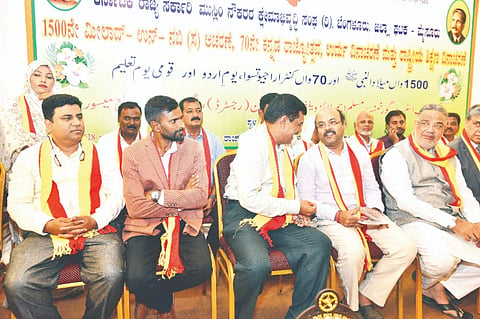  ಕನ್ನಡ ರಾಜ್ಯೋತ್ಸವ, ಉರ್ದು ದಿನಾಚರಣೆ  ಕಾರ್ಯಕ್ರಮದಲ್ಲಿ ಡಾ.ಯತೀಂದ್ರ ಸಿದ್ದರಾಮಯ್ಯ, ತನ್ವೀರ್ ಸೇಠ್, ಡಿ.ಉದಯಕುಮಾರ್ ಇನ್ನಿತರರಿದ್ದರು.