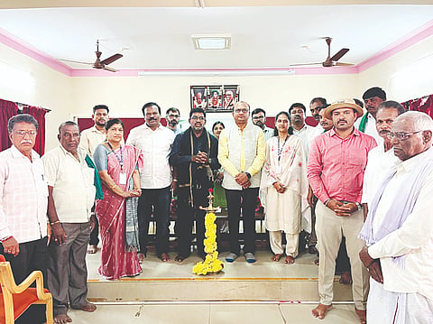 ಐಸಿಎಆರ್ ಜೆಎಸ್‌ಎಸ್ ಕೃಷಿ ವಿಜ್ಞಾನ ಕೇಂದ್ರದಲ್ಲಿ ಆಯೋಜಿಸಲಾಗಿದ್ದ ಕಾರ್ಯಕ್ರಮದಲ್ಲಿ ಯು. ಧರ್ಮರಾವ್, ಸಿ. ಚಂದ್ರು, ಮಧುಮತಿ ಆಂಡ್ರೂಸ್, ಡಾ.ಬಿ.ಕೆ.ಪೂಜಾ, ಡಾ. ಜಿ.ಎಂ.ವಿನಯ್. ಡಾ.ವೈ.ಪಿ.ಪ್ರಸಾದ್, ಡಾ.ದೀಪಕ್  ಇತರರು ಇದ್ದರು.