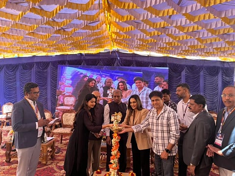  ವಿಟಿಯು ಕ್ಯಾಂಪಸ್‌ನಲ್ಲಿ ಗುರುವಾರ ಆಯೋಜಿಸಿದ್ದ ‘ಯುಕ್ತಿ 2ಕೆ26 ಸಾಂಸ್ಕೃತಿಕ ಕಾರ್ಯಕ್ರಮ’ ಗಣ್ಯರು ಉದ್ಘಾಟಿಸಿದರು. ಕುಲಪತಿ ಪ್ರೊ.ಎಸ್. ವಿದ್ಯಾಶಂಕರ್, ನಟ ಶರಣ್, ನಟಿಯರಾದ ಧನ್ಯಾ ರಾಮಕುಮಾರ್, ಸೋನಾಲ್ ಮೊಂಥೆರೋ, ಡಾ.ಎಚ್.ಎಂ. ನಂಜುಂಡಸ್ವಾಮಿ, ಡಾ.ಎಂ.ಎಸ್. ಶಿವಕುಮಾರ್ ಇದ್ದರು.