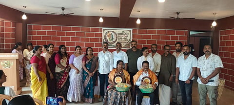 ಪಾಲಿಬೆಟ್ಟದ ಖಾಸಗಿ ಸಭಾಂಗಣದಲ್ಲಿ ನಡೆದ ಕಾರ್ಯಕ್ರಮದಲ್ಲಿ ಸಿ.ಯು.ರಾಧಾಕೃಷ್ಣ ಮತ್ತು ಲೀಲಾವತಿ ಅವರನ್ನು ಸನ್ಮಾನಿಸಲಾಯಿತು. ಟಿ.ವೈ.ಮುರಳಿ, ಸುಶಾ ಮೋಹನ್, ಮನೋಜ್ ಬಂಡೆ ಇತರರಿದ್ದರು.