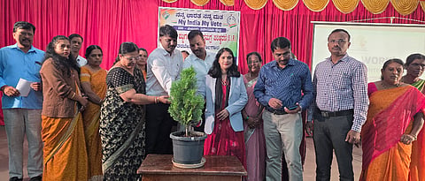 ಮೂರು ಕ್ಷೇತ್ರದ ಮತದಾರರ ಪಟ್ಟಿಗಳ ವಿಶೇಷ ಸಮಗ್ರ ಪರಿಷ್ಕರಣೆ ತರಬೇತಿ ಕಾರ್ಯಗಾರದಲ್ಲಿ ಜಿಲ್ಲಾಧಿಕಾರಿ ಕೆ.ಎಸ್.ಲತಾಕುಮಾರಿ ಮಾಹಿತಿ ನೀಡಿದರು. 