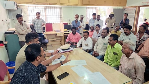 Sale of Varamahalakshmi festival items on the street halted.