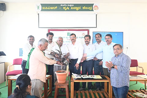 ಮತ್ತಿಕೊಪ್ಪದ ಐಸಿಎಆರ್ ಕೆಎಲ್‌ಇ ಕೃಷಿ ವಿಜ್ಞಾನ ಕೇಂದ್ರದಲ್ಲಿ ಬುಧವಾರ ಏರ್ಪಡಿಸಿದ್ದ ತರಬೇತಿ ಕಾರ್ಯಕ್ರಮವನ್ನು  ಎಚ್.ಡಿ.ಕೋಳೆಕರ ಉದ್ಘಾಟಿಸಿದರು. 