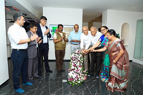 ಬೆಳಗಾವಿಯ ಟಿಳಕವಾಡಿ ಖಾನಾಪುರ ರಸ್ತೆಯ ಹೆಡಾ ಮ್ಯಾನಷನ್‌ನಲ್ಲಿ ಜಾಗ್ವಾರ್ ಆರ್ಟೈಸ್ ಶೋರೂಮ್‌ನ್ನು ಗಣ್ಯರು ಉದ್ಘಾಟಿಸಿದರು. ವಿಜಯಕುಮಾರ ಹೆಡಾ, ನಾರಾಯಣ ಹೆಡಾ, ಪುನೀತ ವರ್ಮಾ, ಎಂ.ಟಿ.ಹೆಗಡೆ, ಗೌರವ ಮಲ್ಹೋತ್ರಾ, ಸಂಜಯ ಪಾಟೀಲ, ಬಕುಲ ಜೋಶಿ, ಗೋದಾವರಿ ಹೆಡಾ, ಶಕುಂತಲಾ ಹೆಡಾ ಇದ್ದರು.