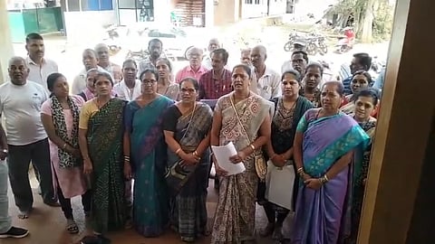 ಕುಡಿಯುವ ನೀರಿನ ಸಮಸ್ಯೆ ಹಿನ್ನೆಲೆ ನ್ಯೂ ವೈಭವ ನಗರ ನಿವಾಸಿಗಳು ಕಂಗ್ರಾಳಿ ಬಿಕೆ ಗ್ರಾಪಂ ಎದುರು ಬುಧವಾರ ಪ್ರತಿಭಟಿಸಿದರು.