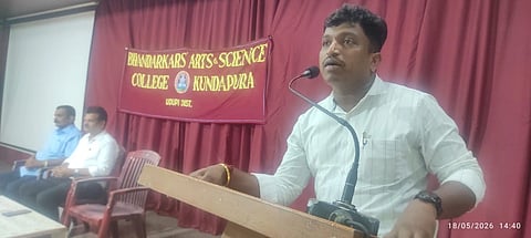  ಕುಂದಾಪುರದ ಭಂಡಾರ್ಕಾರ್ಸ್ ಕಾಲೇಜಿನಲ್ಲಿ ಸೋಮವಾರ ನಡೆದ ವಾರ್ಷಿಕ ಬಹುವಾನ ವಿತರಣಾ ಕಾರ್ಯಕ್ರಮದಲ್ಲಿ ಸಂದೀಪ್ ಗಾಣಿಗ ವಾತನಾಡಿದರು. ಡಾ.ಶುಭಕರಾಚಾರಿ ಮತ್ತಿತರರಿದ್ದರು.