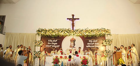  ಕೋಟೇಶ್ವರ ಕಟ್ಕೆರೆ ಬಾಲಯೇಸುವಿನ ಆಶ್ರಮದಲ್ಲಿ ಯೇಸುವಿನ ವಾರ್ಷಿಕ ಹಬ್ಬ ನಡೆಯಿತು. ಪಾವ್ಲ್ ರೇಗೊ, ಜೋ ತಾವ್ರೊ, ಜೋಸ್ವಿ ಸಿದ್ದಕಟ್ಟೆ ಇತರರಿದ್ದರು.  