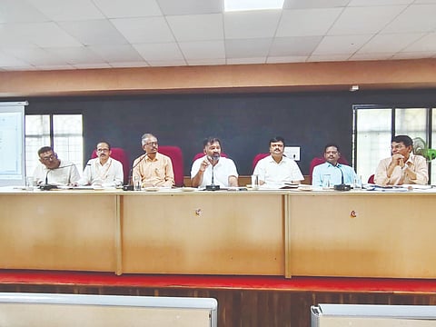 ಕುಂದಾಪುರ ತಾಪಂ ಸಭಾಂಗಣದಲ್ಲಿ ಬೈಂದೂರು ವಿಧಾನಸಭಾ ಕ್ಷೇತ್ರ ವ್ಯಾಪ್ತಿಯ ಗ್ರಾಪಂ ಅಧ್ಯಕ್ಷರು, ಉಪಾಧ್ಯಕ್ಷರು, ಪಿಡಿಒ ಮತ್ತು ಇತರೆ ಇಲಾಖೆಗಳ ಪ್ರಗತಿ ಪರಿಶೀಲನ ಸಭೆ ನಡೆಯಿತು.