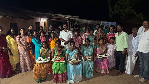  ಹರ್ಕೂರು ಗ್ರಾಮದ ನಾರ್ಕಳಿ ಮದುಕೊಡ್ಲು ಪರಿಸರದಲ್ಲಿ ಶಾಸಕ ಗುರುರಾಜ್ ಗಂಟಿಹೊಳೆ ಕೊರಗ ಸಮುದಾಯದವರೊಂದಿಗೆ ಗ್ರಾಮ ವಾಸ್ತವ್ಯ ಕೈಗೊಂಡರು. ಪ್ರಮುಖರಾದ ಸತೀಶ್ ಕಾಳಾವರ್ಕರ್, ಅನಿತಾ ಆರ್.ಕೆ., ರವಿ ಶೆಟ್ಟಿ ಆಲೂರು ಮೊದಲಾದವರಿದ್ದರು.