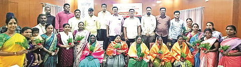 ಅಂತಾರಾಷ್ಟ್ರೀಯ ಮಹಿಳಾ ದಿನಾಚರಣೆ ನಿಮಿತ್ತ ಬುಧವಾರ ಗುರುಮಠಕಲ್​ ಪುರಸಭೆ ಕಚೇರಿಯಲ್ಲಿ ಹಮ್ಮಿಕೊಂಡ ದಿನಾಚರಣೆಯಲ್ಲಿ ಮಹಿಳಾ ಸಿಬ್ಬಂದಿಯನ್ನು ಸನ್ಮಾನಿಸಲಾಯಿತು. ಶರಣಪ್ಪ ಮಡಿವಾಳ,  ಮಾಳಮ್ಮ, ಮಲ್ಲಿಕಾರ್ಜುನ ಸುಂಗಾಲ್ಕರ್​, ರಾಮುಲು ಗೌಡ, ವೀರಭದ್ರಪ್ಪ, ಅಶೋಕ ಗೌಡ, ಬಸವರಾಜ, ನೀಲಮ್ಮ, ಬಾಬಾ ಇತರರಿದ್ದರು.