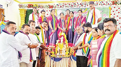 ಕಿಕ್ಕೇರಿಯ ಪ್ರಾಥಮಿಕ ಕೃಷಿ ಪತ್ತಿನ ಸಹಕಾರ ಸಂಘದಲ್ಲಿ ಆಯೋಜಿಸಿದ್ದ ಸರ್ವ ಸದಸ್ಯರ ವಾರ್ಷಿಕ ಸಾಮಾನ್ಯ ಸಭೆಯನ್ನು ಅಧ್ಯಕ್ಷ ಕೆ.ವೈ. ಹರೀಶ್ ಉದ್ಘಾಟಿಸಿದರು. ಕೆ.ಆರ್.ಪುಟ್ಟರಾಜು, ಕೆ.ಎಸ್.ಶಿವರಾಮಯ್ಯ, ಕೆ.ಎಂ.ಮುರುಳೀಧರ್, ಕೋಮಲ, ನೀಲಾಮಣಿ ಇತರರಿದ್ದರು. 