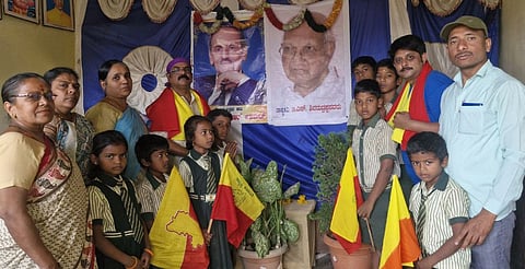 ಕಿಕ್ಕೇರಿಯಲ್ಲಿ  ಸ್ಪಂದನಾ  ಫೌಂಡೇಶನ್, ಆದರ್ಶ ಸುಗಮ ಸಂಗೀತ ಅಕಾಡೆಮಿ ಟ್ರಸ್ಟ್ ವತಿಯಿಂದ ಮಕ್ಕಳ ಮನದಲ್ಲಿ ಸಾಹಿತ್ಯ ಕಾರ್ಯಕ್ರಮ ಹಮ್ಮಿಕೊಳ್ಳಲಾಗಿತ್ತು. ಕಿಕ್ಕೇರಿ ಕೃಷ್ಣಮೂರ್ತಿ, ಅಭಿಷೇಕ್, ತ್ರಿವೇಣಿ,  ನಾಗಮ್ಮ ಮತ್ತಿತರರಿದ್ದರು. 