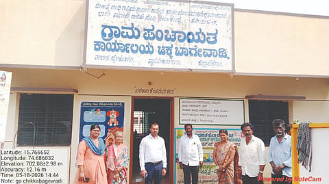 ಬೈಲಗೊಂಗಲ ತಾಪಂ ಇಒ ಸಂಜು ಜುನ್ನೂರ, ವಿಜಯಲಕ್ಷಿ$್ಮ ಅನಿಗೋಳ, ಎಚ್​.ವಿಶ್ವನಾಥ, ಎಸ್​.ಕಲ್ಲೂರ ಇತರರಿದ್ದರು. ಚಿಕ್ಕಬಾಗೇವಾಡಿ ಗ್ರಾಪಂಗೆ ಬಸವರಾಜ ಹೆಗ್ಗನಾಯಕ ಭೇಟಿ ನೀಡಿದರು. ಸಂಜು ಜುನ್ನೂರ, ಎಚ್​.ವಿಶ್ವನಾಥ, ವಿಜಯಲಕ್ಷಿ$್ಮ ಅನಿಗೋಳ ಇತರರಿದ್ದರು.