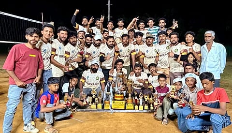 ನರಿಯಂದಡ ಗ್ರಾಮದ ಎಡಪಾಲದ ಕುಪ್ಪೋಡಂಡ ಕುಟುಂಬಸ್ಥರ ಆತಿಥ್ಯದಲ್ಲಿ ನಡೆದ 23ನೇ ವರ್ಷದ ಎಡಪಾಲ ಕೌಟುಂಬಿಕ ಕ್ರೀಡಾಕೂಟ ಕ್ರಿಕೆಟ್ ಪಂದ್ಯಾವಳಿಯಲ್ಲಿ ವಿನ್ನರ್ಸ್ ಪ್ರಶಸ್ತಿ ಪಡೆದ ಕಿಕ್ಕರೆ ತಂಡ .