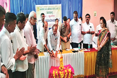 ಶೃಂಗೇರಿಯಲ್ಲಿ ಏರ್ಪಡಿಸಿದ್ದ ಮ್ಯಾಮ್ಕೋಸ್ ಸದಸ್ಯರ ಸಭೆಯನ್ನು ಸಂಸ್ಥೆ ಉಪಾಧ್ಯಕ್ಷ ಹುಲ್ಕುಳಿ ಮಹೇಶ್ ಉದ್ಘಾಟಿಸಿದರು. 