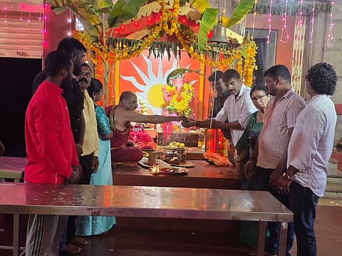  ಬಿಜೆಪಿ ಘಟಕದ  ವತಿಯಿಂದ ಶ್ರೀ ರಾಮ ಮಂದಿರಲ್ಲಿ ವಿಶೇಷ ಪೂಜೆ ಸಲ್ಲಿಸುತ್ತಿರುವುದು.  ಪಿ.ಆರ್.ಸುನಿಲ್ ಕುಮಾರ್, ಧನುಕಾವೇರಪ್ಪ ಇತರರಿದ್ದರು