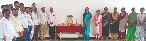ಹಗರಿಬೊಮ್ಮನಹಳ್ಳಿ ತಾಲೂಕು ಆಡಳಿತ ಸೌಧದಲ್ಲಿ ಮಹಾಯೋಗಿ ವೇಮನ ಜಯಂತಿ ಆಚರಿಸಲಾಯಿತು.