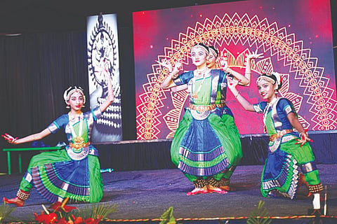 ನಾಪೋಕ್ಲುವಿನ ಎಕ್ಸೆಲ್ ಸ್ಕೂಲ್ ಆಫ್ ಎಜುಕೇಷನ್ ವತಿಯಿಂದ ಆಯೋಜಿಸಿದ್ದ ವಾರ್ಷಿಕೋತ್ಸವ ಸಮಾರಂಭದಲ್ಲಿ ವಿದ್ಯಾರ್ಥಿಗಳ ಸಾಂಸ್ಕೃತಿಕ ಕಾರ್ಯಕ್ರಮ ಗಮನ ಸೆಳೆಯಿತು.