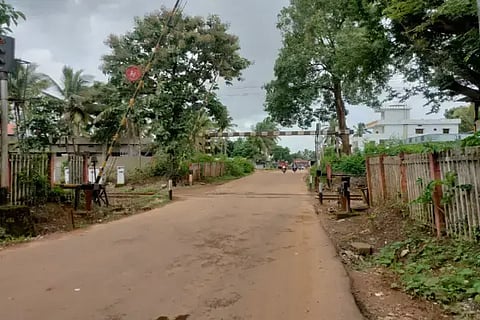 ಆನಂದಪುರ ಸಮೀಪದ ಯಡೇಹಳ್ಳಿಯ ರೈಲ್ವೆ ಲೆವೆಲ್ ಕ್ರಾಸ್.