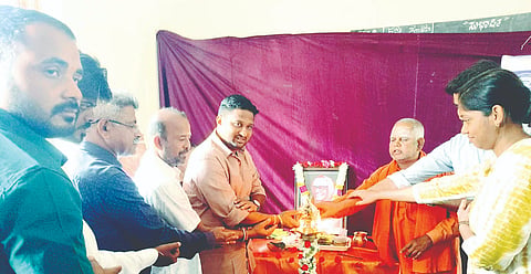 ರಾಮಾಪುರದ ಜೆಎಸ್‌ಎಸ್ ಕಾಲೇಜಿನಲ್ಲಿ ಆಯೋಜಿಸಿದ್ದ ಆರೋಗ್ಯ ಉಚಿತ ತಪಾಸಣಾ ಶಿಬಿರವನ್ನು ಸಮಾಜ ಸೇವಕ ಡಾ.ನಿಶಾಂತ್ ಉದ್ಘಾಟಿಸಿದರು. ಶ್ರೀ ಬಸವಣ್ಣ ಸ್ವಾಮೀಜಿ, ರಾಜಣ್ಣ, ಡಾ. ಪ್ರಕಾಶ್ ಇತರರಿದ್ದರು.  