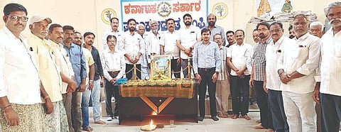 ಕಂಪ್ಲಿ ತಹಸಿಲ್ ಕಚೇರಿಯಲ್ಲಿ ಮಹಾಯೋಗಿ ವೇಮನ ಜಯಂತ್ಯುತ್ಸವ ಆಚರಿಸಲಾಯಿತು. 