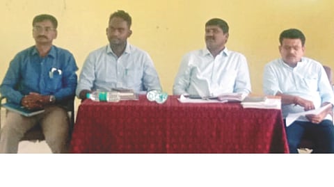 ಕನಕಗಿರಿ ತಾಪಂ ಸಭಾಂಗಣದಲ್ಲಿ ಹಮ್ಮಿಕೊಂಡಿದ್ದ ಎಸ್‌ಐಆರ್ ಕುರಿತ ಪೂರ್ವಭಾವಿ ಸಭೆಯಲ್ಲಿ ಜಿಪಂ ಉಪ ಕಾರ್ಯದರ್ಶಿ ಕೃಷ್ಣಮೂರ್ತಿ ಮಾತನಾಡಿದರು. ತಹಸೀಲ್ದಾರ್ ವಿಶ್ವನಾಥ ಮುರುಡಿ, ತಾಪಂ ಇಒ ರಾಜಶೇಖರ, ಪಪಂ ಮುಖ್ಯಾಧಿಕಾರಿ ಲಕ್ಷ್ಮಣ್ಣ ಕಟ್ಟಿಮನಿ ಇತರರಿದ್ದರು.