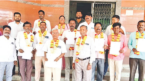 ಕೂಡಿಗಿಯಲ್ಲಿ ಕರ್ನಾಟಕ ಮಾದರ ಮಹಾಸಭಾ ತಾಲೂಕು ಘಟಕದ ಪದಾಧಿಕಾರಿಗಳ ಆಯ್ಕೆ ಹಾಗೂ ಪದಗ್ರಹಣ ಕಾರ್ಯಕ್ರಮ ನಡೆಯಿತು. ರಾಜ್ಯ ಸಮಿತಿ ಸದಸ್ಯ ಕೆ.ಪ್ರಭಾಕರ್, ಜಿಲ್ಲಾ ಸಮಿತಿ ಖಜಾಂಚಿ ಡಿ.ಎಚ್.ದುರುಗೇಶ್, ತಾಲೂಕು ಅಧ್ಯಕ್ಷ ಎಚ್.ಬಸಪ್ಪ ಇತರರಿದ್ದರು.